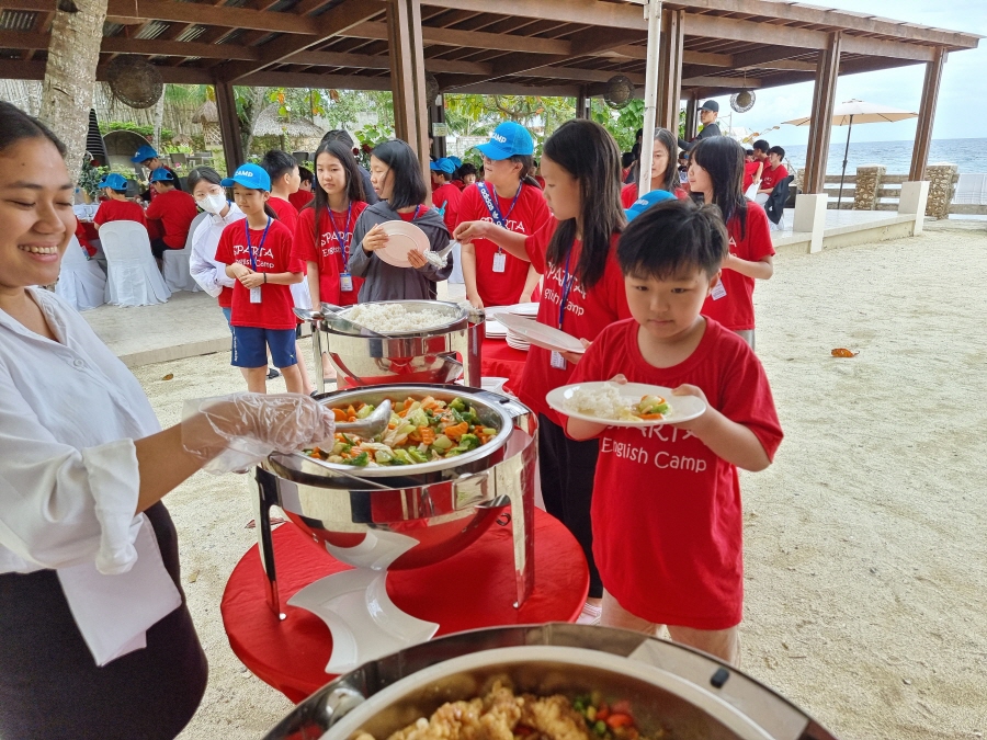 Bữa ăn tại trại hè trường CIJ